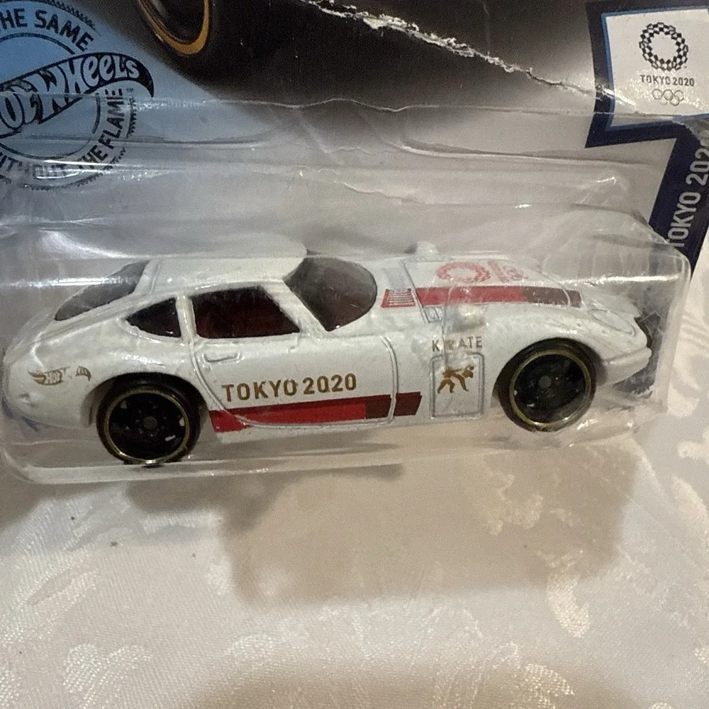 2020 HOT WHEELS TOKYO 2020 WHITE TOYOTA 2000 GT, OLYMPIC GAMES 8/10,